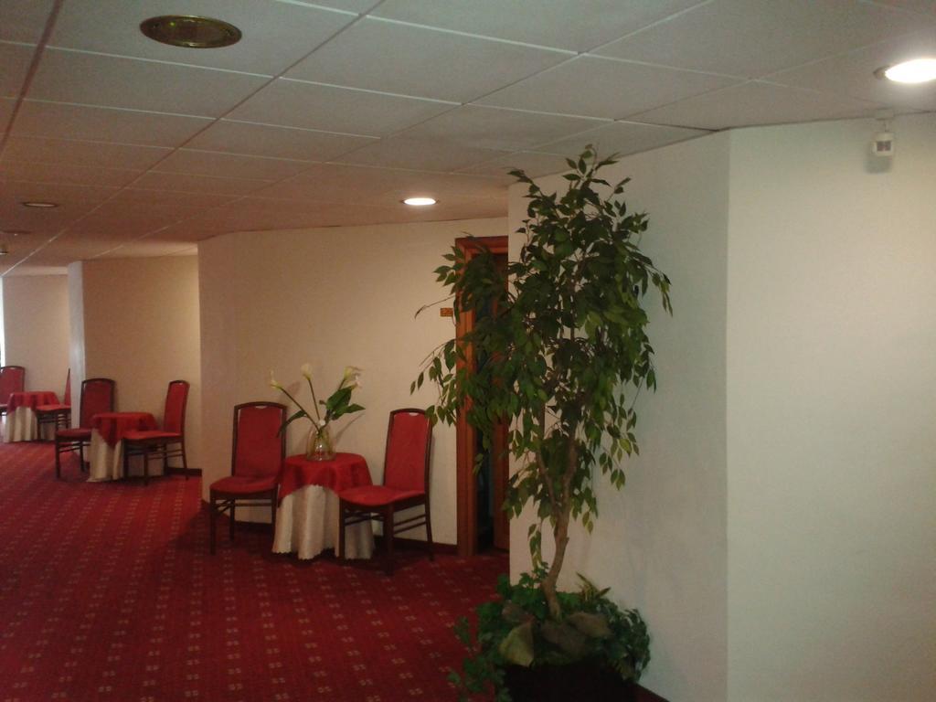 Hotel Piemonte Lanzo Torinese Δωμάτιο φωτογραφία